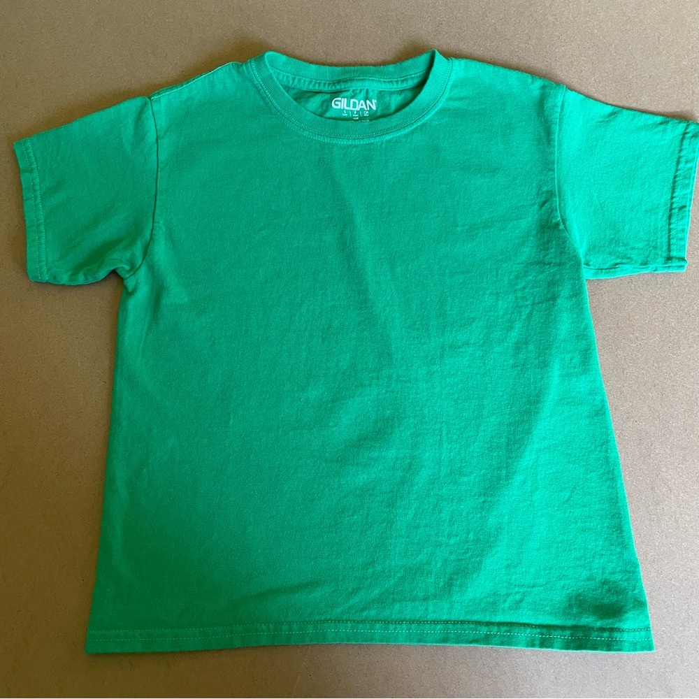 Gildan Green Kids 100% Cotton Short Sleeve Basic T-Shirt - Picture 2 of 6